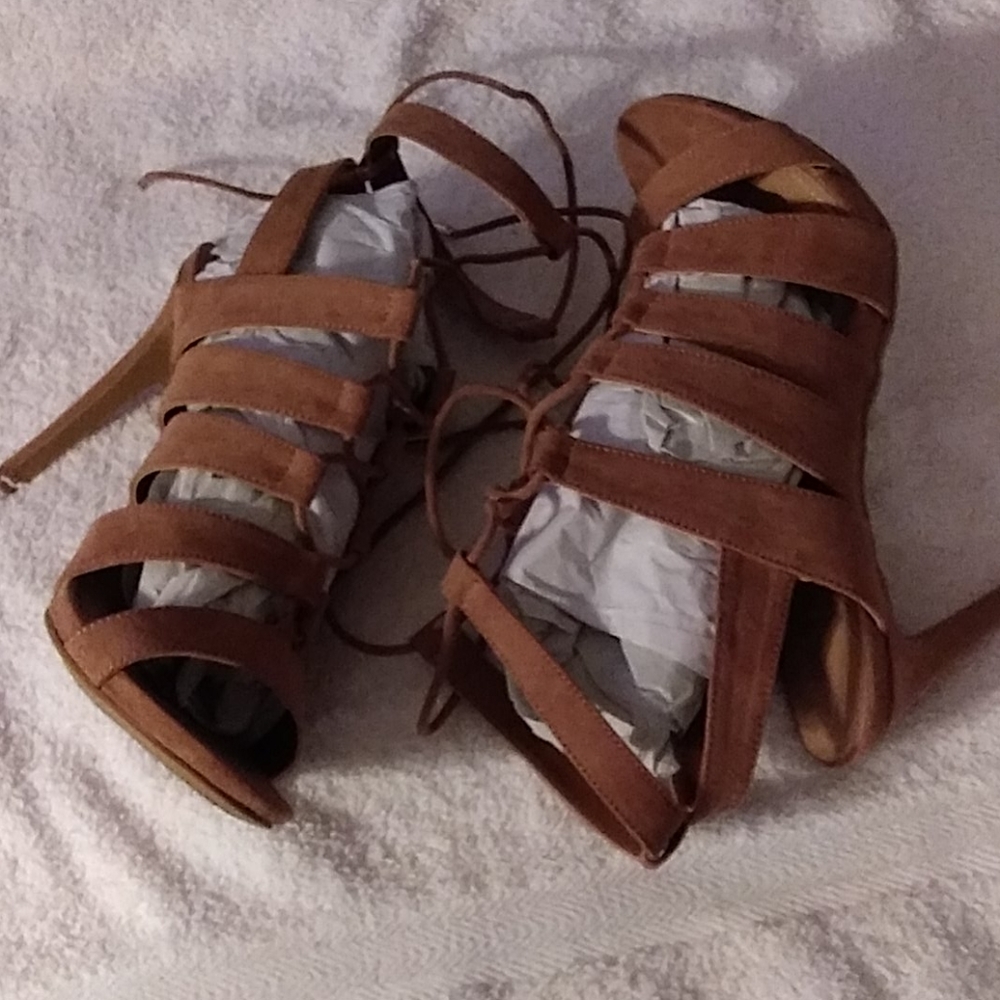 Shoes - Picture 3 of 4